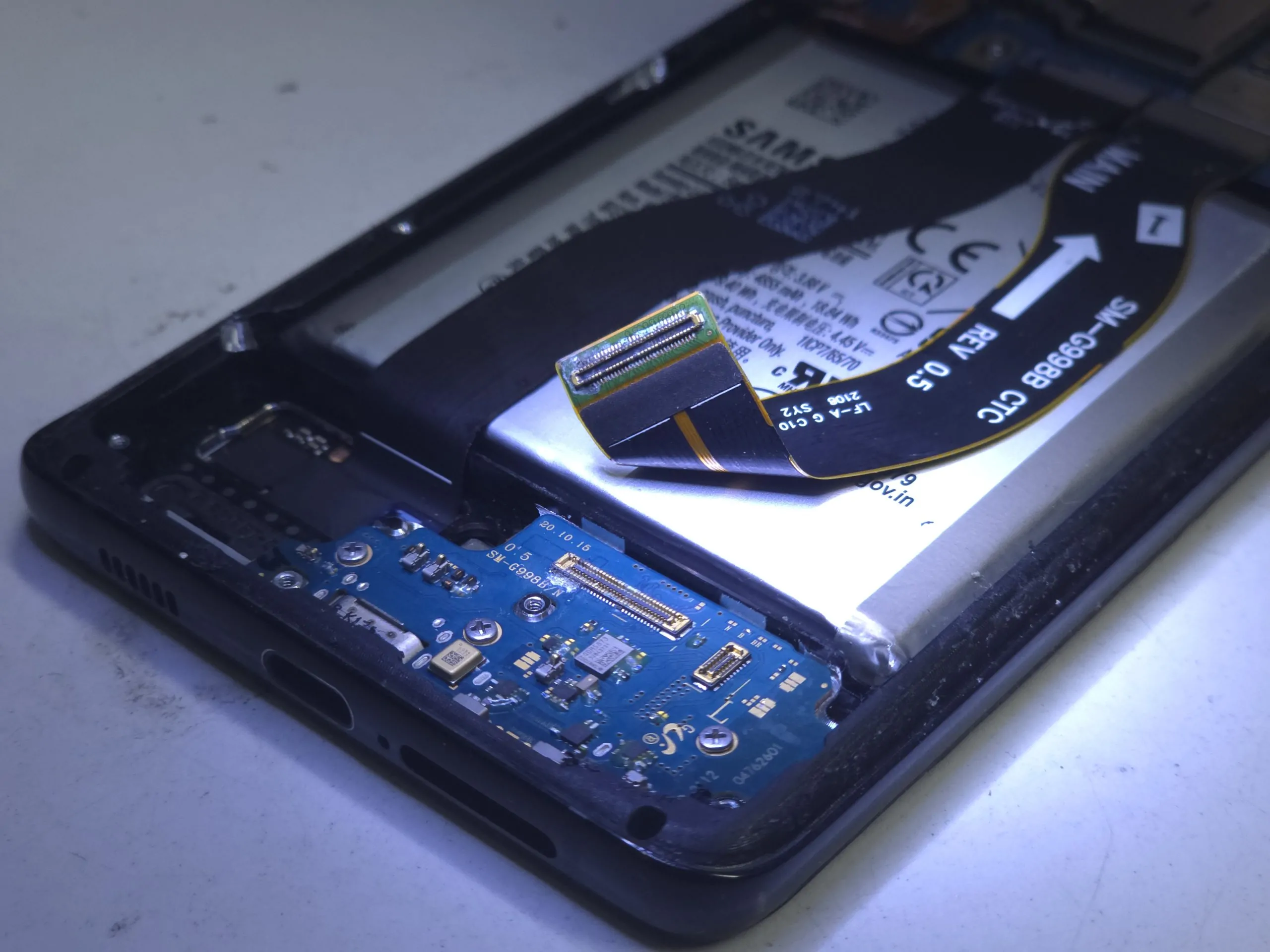 pokvasen mobilni telefon